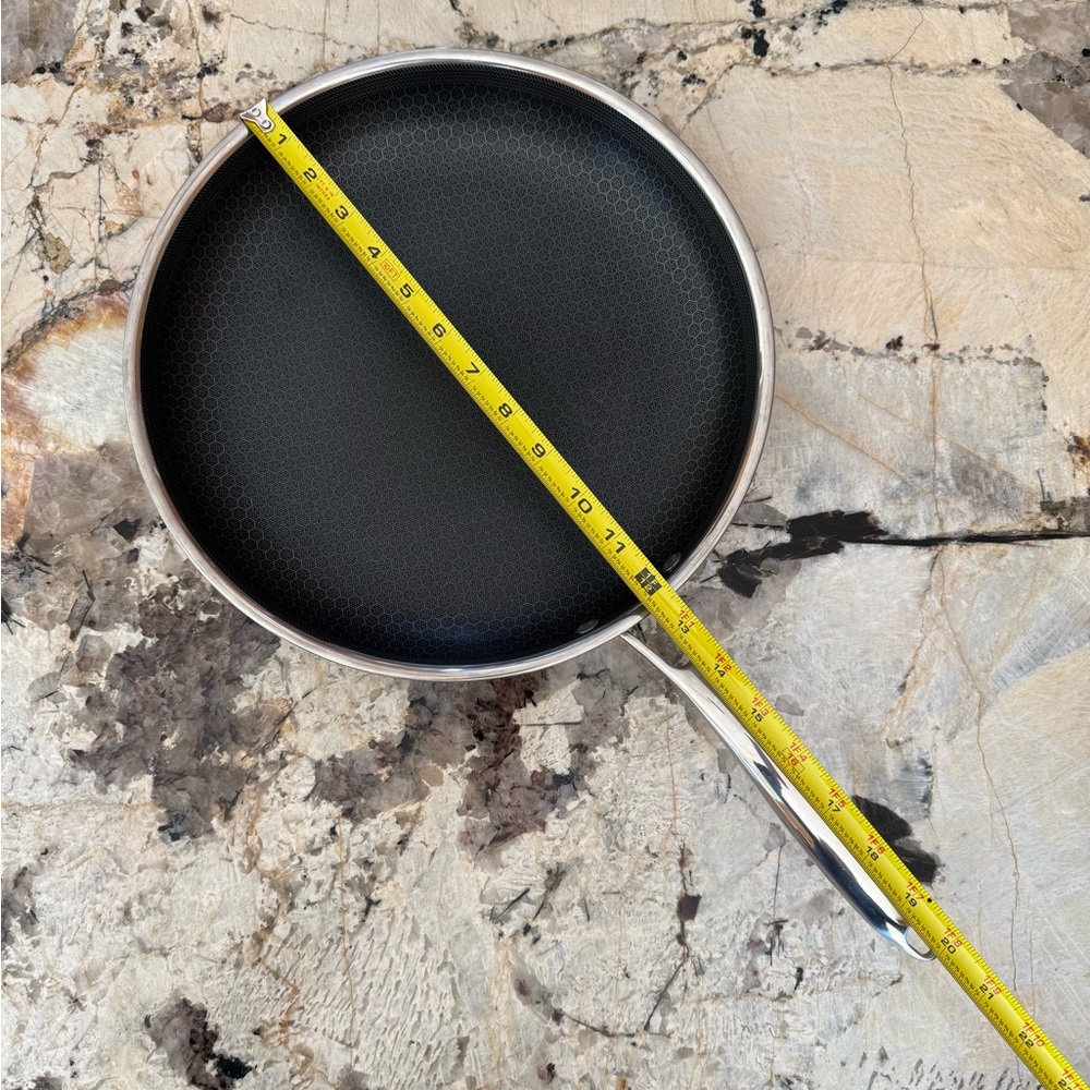 Hexclad 12” Hybrid Fry Pan with Lid - Picture 7 of 7
